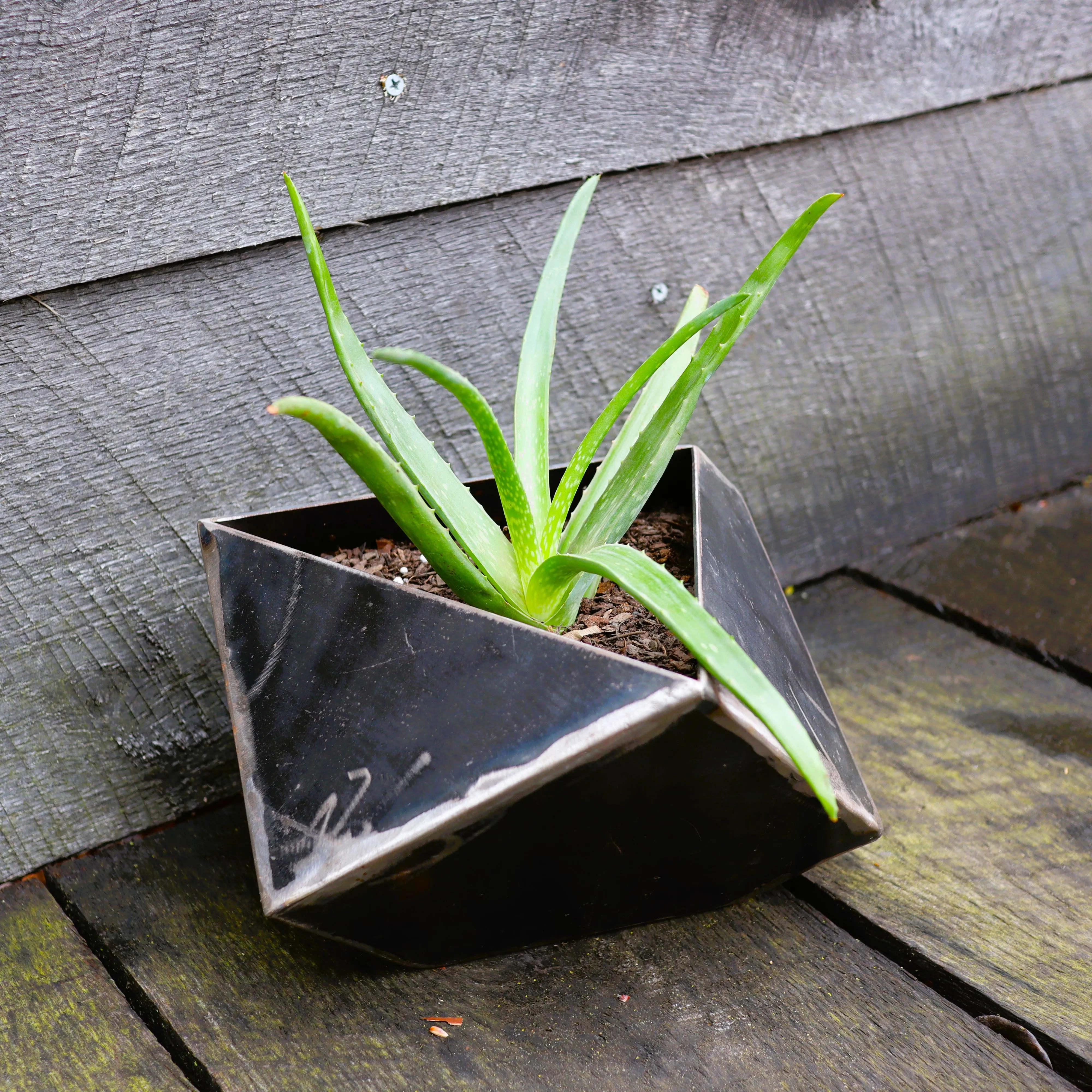 Mini Modern Geo Metal Planter - Geometric Faceted Plant Pot - Patio Garden Decor - Modern Minimalist Planter - Unique Planter Pot Mini Decor