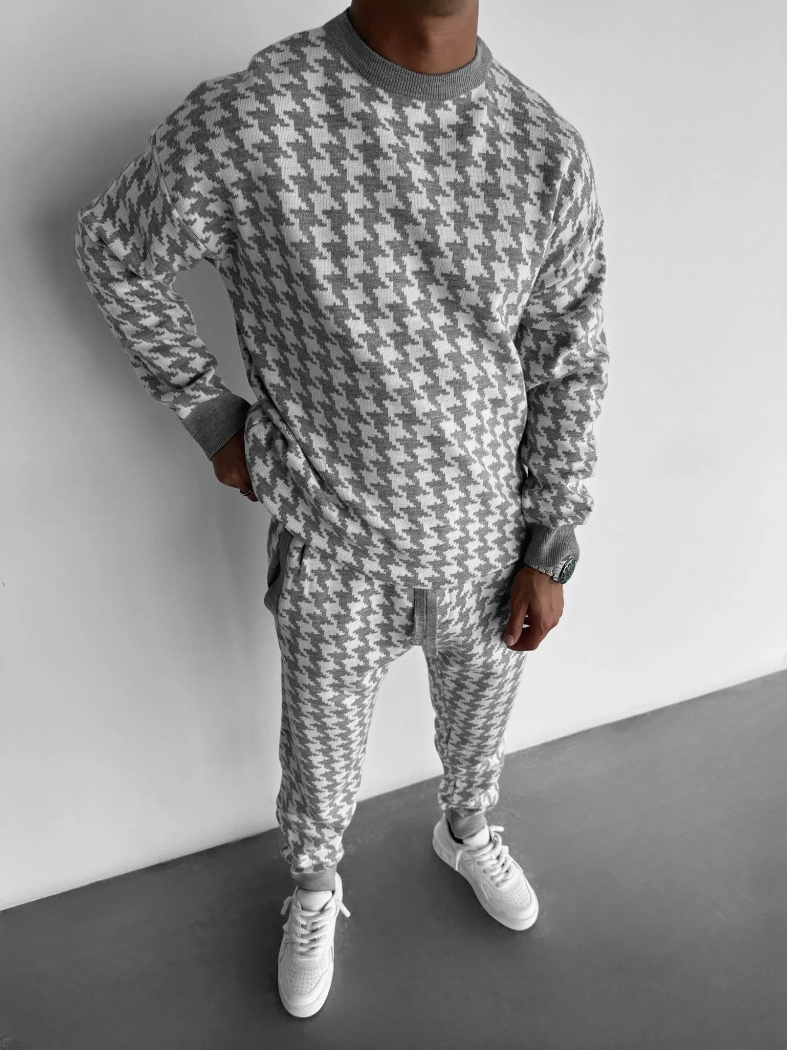 Oversize Houndstooth Pullover - Grey