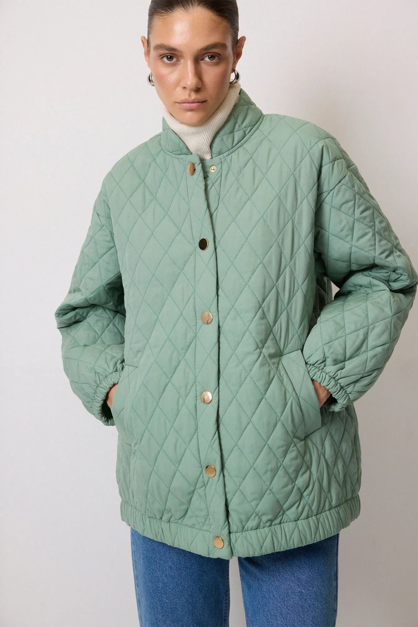 QUILTED COAT WITH STAPLES