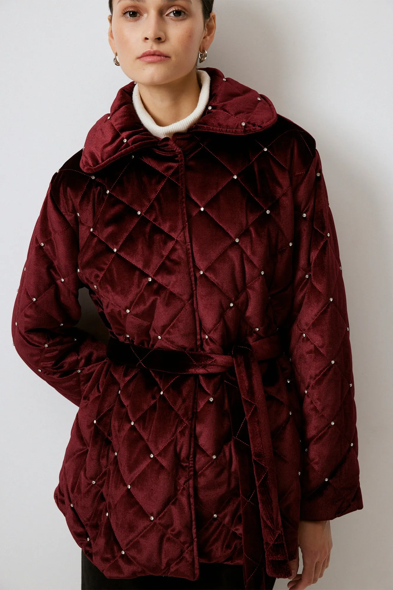 STONE DETAILED QUILTED COAT